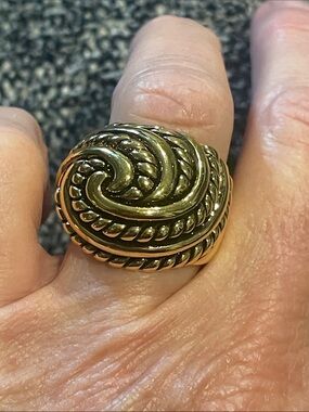 NEW Premier Designs Gold Swirl Heavyweight Ring